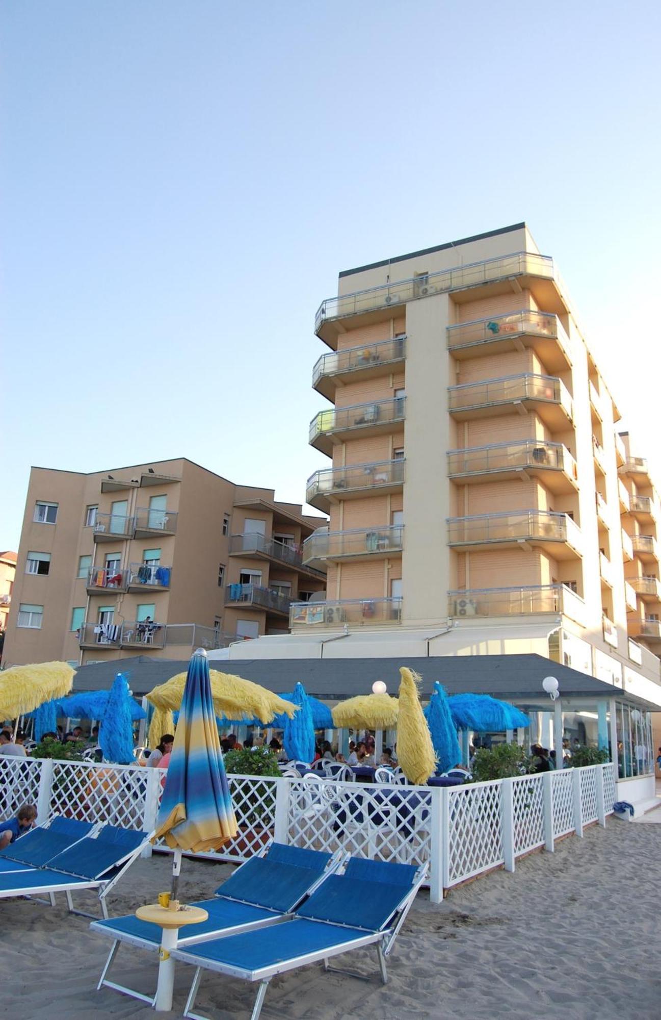 Bikini Tropicana Family Hotel 丽都迪萨维奥 外观 照片